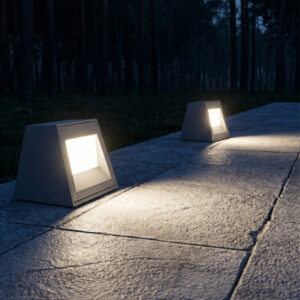 Low profile Bollard light